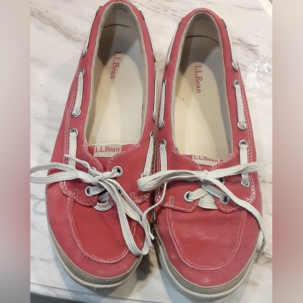 A pair of L L Bean woman's Loafers in a size 9